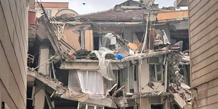 Depremde yıkılan Sözel Apartmanı ile ilgili 3 tahliye
