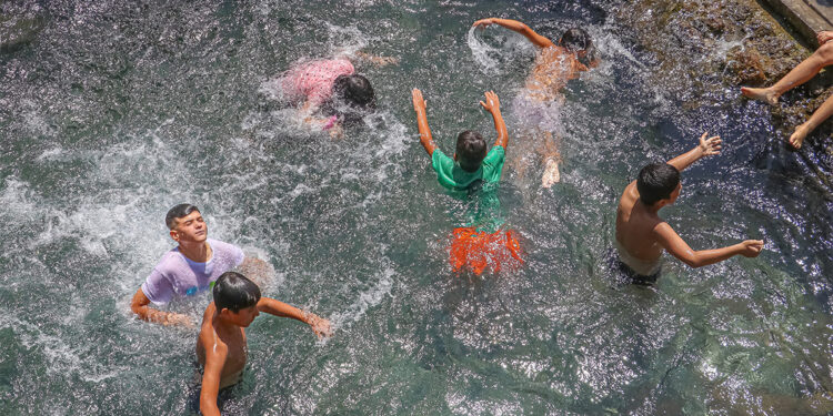 Termometreler 45 dereceyi gösterdi