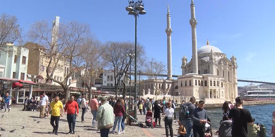 İstanbul Beykent Üniversitesi Siyaset Bilimi ve Kamu Yönetimi Bölümü Öğretim Üyesi Dr. Kemal Olçar, "İstanbul artık itici kent. İnsan yoğunluğu, trafik yoğunluğu, iş imkanları eğitim olanakları çok yüksek ama artık insanlar kırsal noktalarda yaşamı tercih etmeye başladılar" dedi.