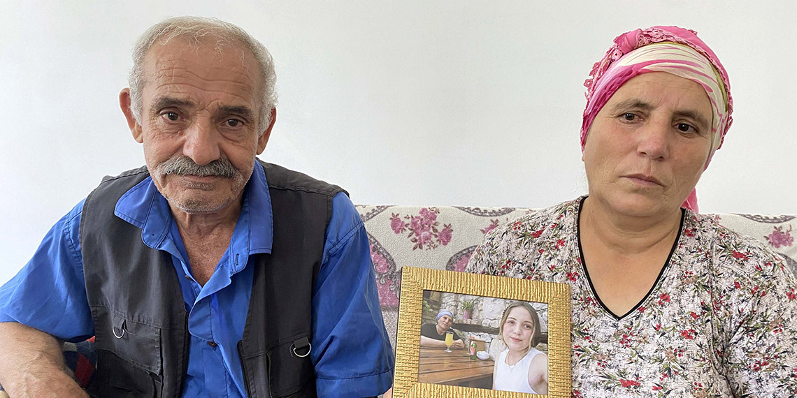 İzmir'in Urla ilçesinde barıştığı eşi tarafından kabloyla boğularak öldürülen Dudu'nun katili, ailesine Dudu'nun ağzından mesajlar atmış.