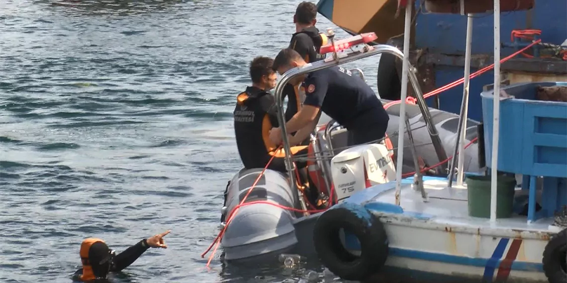 Eminönü'nde denize düşen otobüsü çıkarma çalışmaları başladı. Konuyla ilgili i̇stanbul valiliği'nden yapılan yazılı açıklama yapıldı.