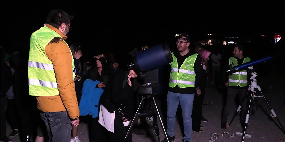 Kayseri'de gökyüzü tutkunları, meteor yağmurlarının en görkemlisi perseid meteor yağmurunu erciyes dağı'nın 2 bin 650 metre yüksekliğinde izledi.