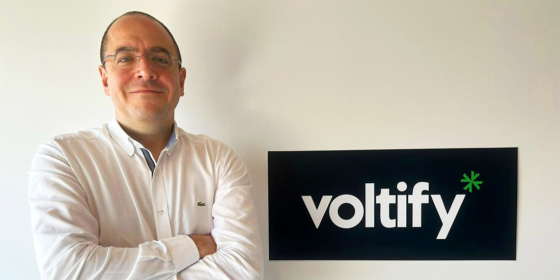 Enerjisa Enerji’nin iştiraki elektrikli araç şarj istasyonu operatörü Eşarj elektrikli araç kiralama platformu Voltify ile iş birliğine gittiğini duyurdu. Anlaşma kapsamında platforma bağlı araçlar enerji kaynağını güneş ve rüzgardan alacak.