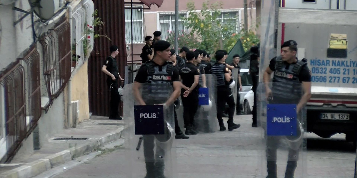 Eyüpsultan'da bir vakfa ait yurt mahkeme kararıyla tahliye edildi