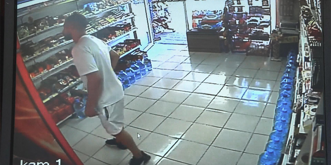 Fatih'te sahte 100 dolarla alışveriş yaptı