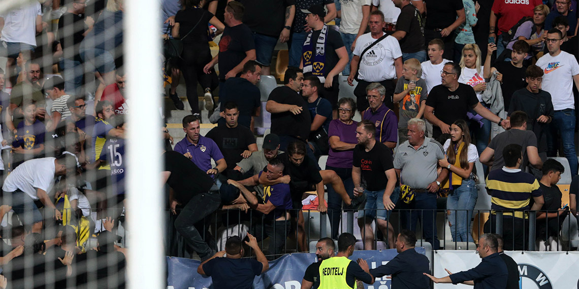 Fenerbahçeli taraftarlar Maribor maçından çıkarıldı