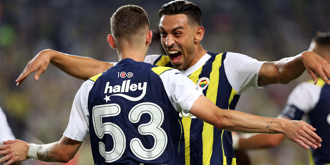 UEFA Avrupa Konferans Ligi Play-Off Turu ilk maçında Fenerbahçe Twente'yi 5-1 yendi