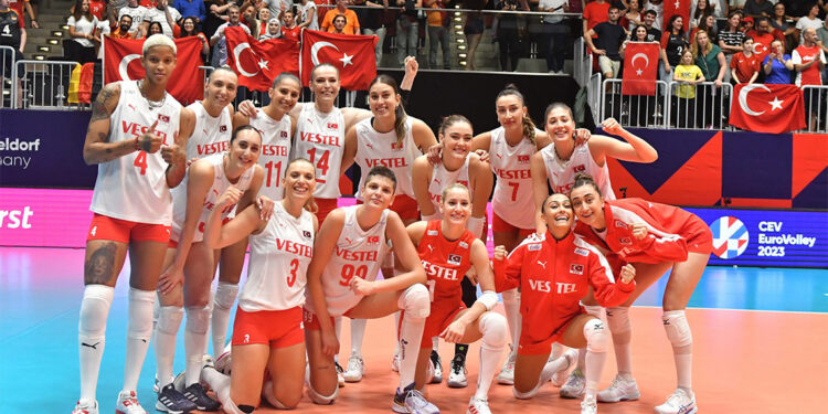 Filenin Sultanları Avrupa Şampiyonası'nda namağlup son 16 turuna yükseldi