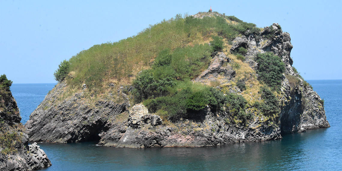 Hoynat Adası yerli ve yabancı turistlerin ilgisini çekiyor