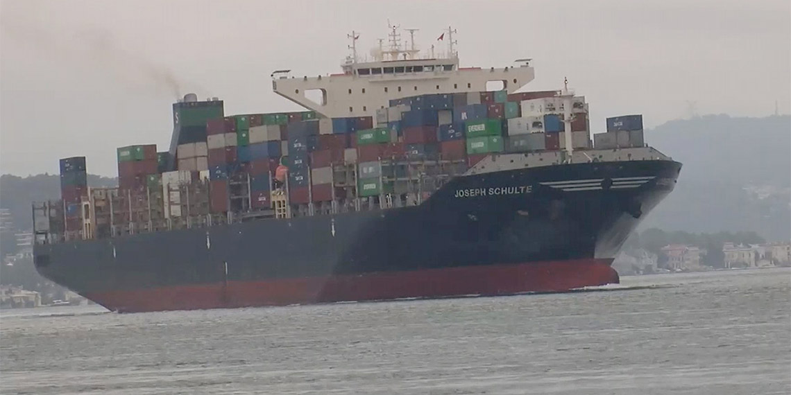 Bu görsel boş bir alt niteliğe sahip; dosya adı ukraynadan-hareket-eden-joseph-schulte-adli-gemi-istanbul-bogazinda_1029_dhaphoto1.jpg