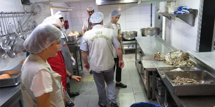 İstanbul'da gıda denetimi; firmalara ceza yağdı