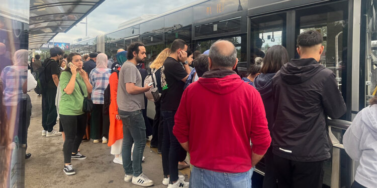 İstanbul'da toplu ulaşımda zamlı tarifenin ilk günü