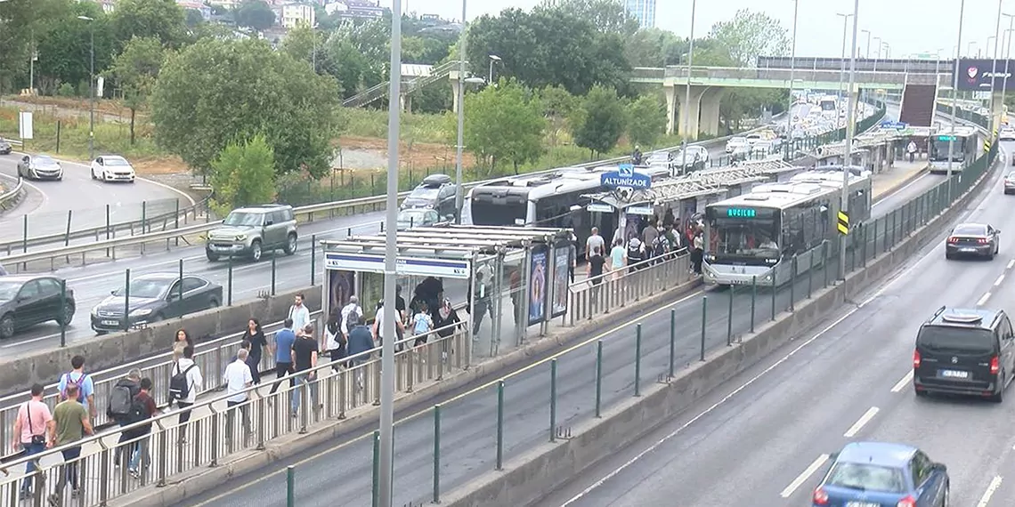 İstanbul'da toplu ulaşımda zamlı tarifenin ilk günü