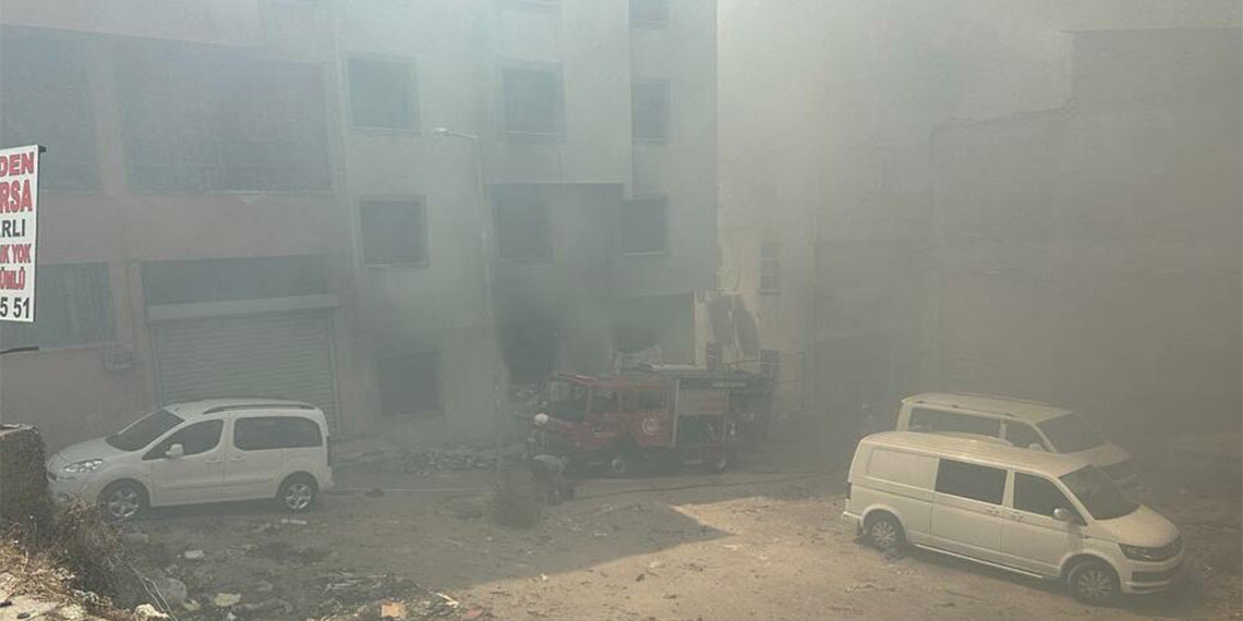 İzmir'de çanta atölyesinde yangın
