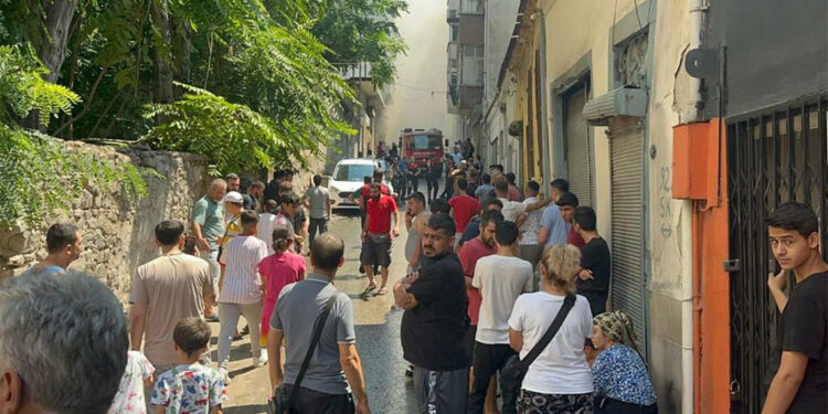İzmir'de çanta atölyesinde yangın