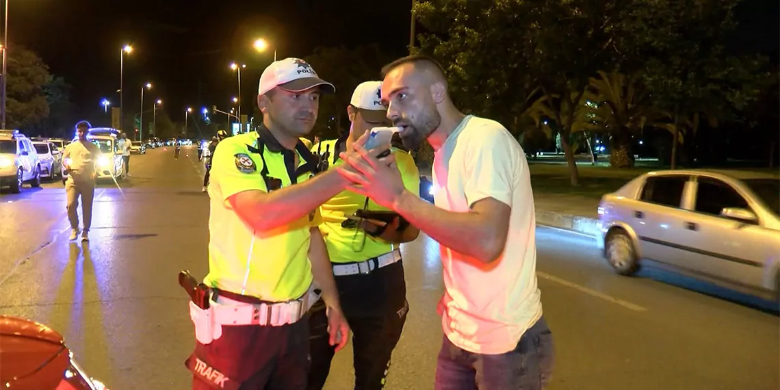 Kadıköy'de kurallara uymayan sürücülere ceza yağdı