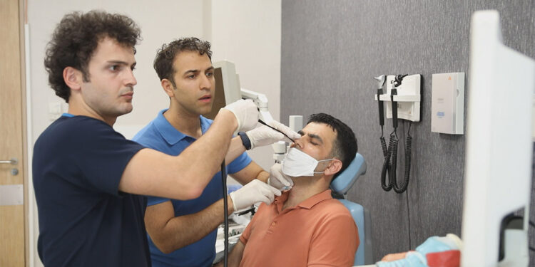 Kalıcı ses kısıklığına ameliyatsız çözüm