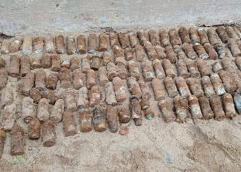 Kamboçya'da okul bahçesinde binlerce mühimmat bulundu
