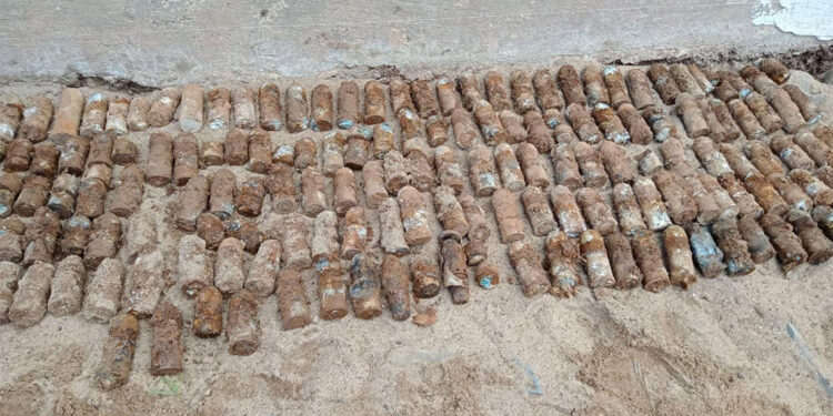 Kamboçya'da okul bahçesinde binlerce mühimmat bulundu