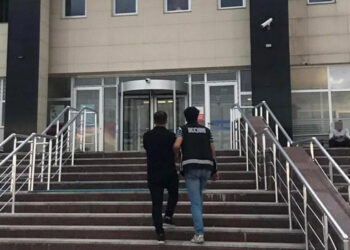 Ehliyet sınavında skandal; suçüstü yakalandı