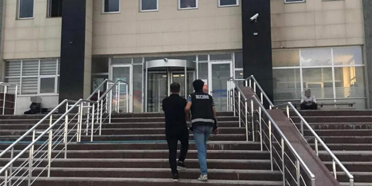 Ehliyet sınavında skandal; suçüstü yakalandı