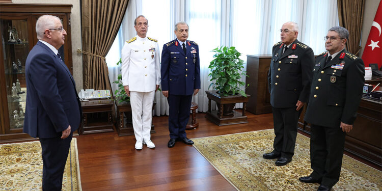 Musa Avsever görevi Selçuk Bayraktaroğlu'na devretti