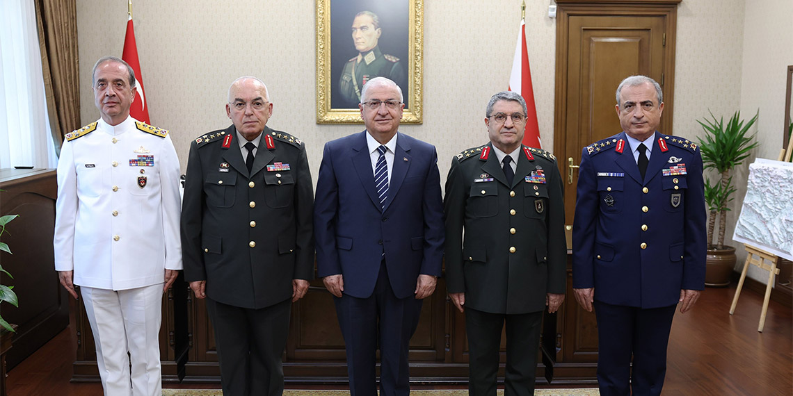 Musa Avsever görevi Selçuk Bayraktaroğlu'na devretti