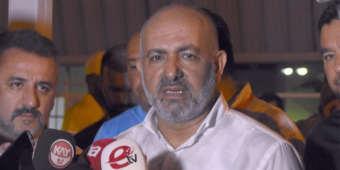 Kayserispor Başkanı Ali Çamlı, “Bugünkü beraberliğe sevinmiyorum, kaçan galibiyete üzülüyorum. Galip gelebilirdik. Takım iyi hazırlandı. Çağdaş hoca ve ekibini tebrik ediyorum” dedi.
