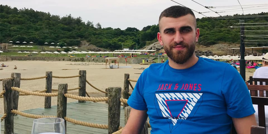 Büyükçekmece'de trafikte önündeki araca çarpan alkollü sürücü Caner Ünal, kaza tutanağı için araçların fotoğraflarının çekilmesini istememesi nedeniyle çıkan tartışmada Muhammet Ağırkan'a (23) 14 el ateş etti.