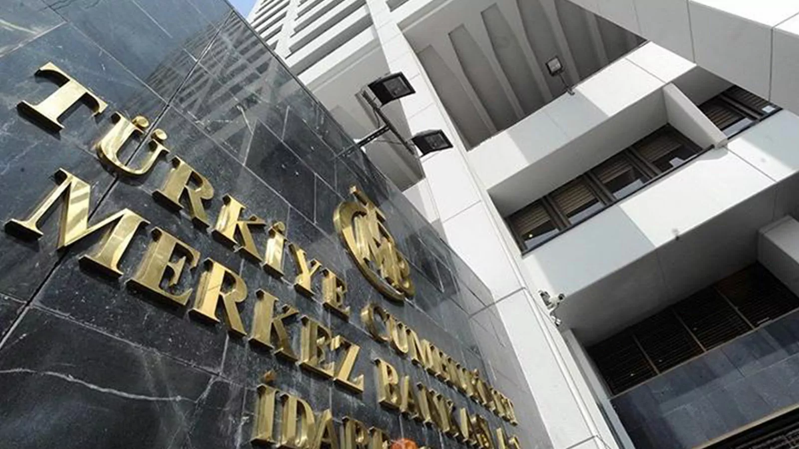 Türkiye cumhuriyet merkez bankası'nca (tcmb), tl mevduatların artması ve kur korumalı mevduatın azaltılması amacıyla, yabancı para mevduattan kur korumalı mevduata dönüşüm hedefi uygulamasına ve tl payına göre ilave/indirimli menkul kıymet tesis uygulamasına son verildi.