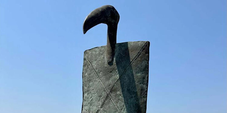 Milas'taki festivalde bronz heykelin başı çalındı