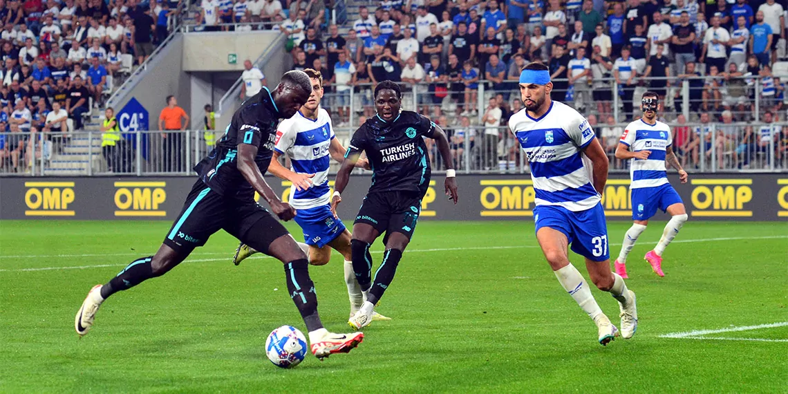 Uefa avrupa konferans ligi 3'üncü eleme turu ikinci maçında adana demirspor nk osijek'e 3-2 yenildi.