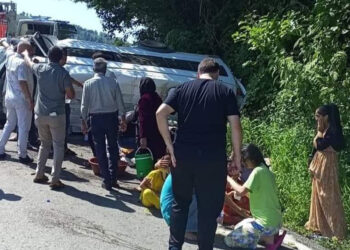 Ordu'da tarım işçilerini taşıyan minibüs ile otomobil çarpıştı