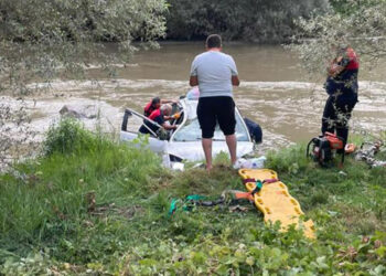 Yeşilırmak Nehri'ne düşen otomobilde 5 kişi yaralandı