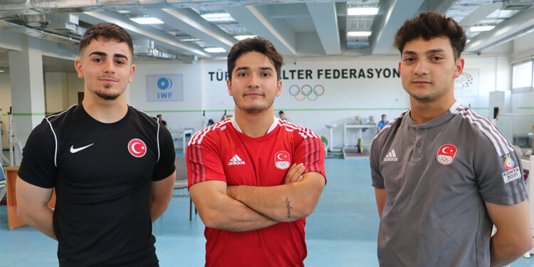 ASKİ Spor'un milli haltercileri şampiyonaya hazırlanıyor