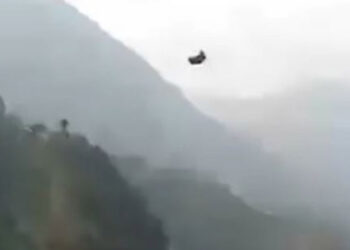 8 kişi, halatı kopan teleferikte mahsur kaldı