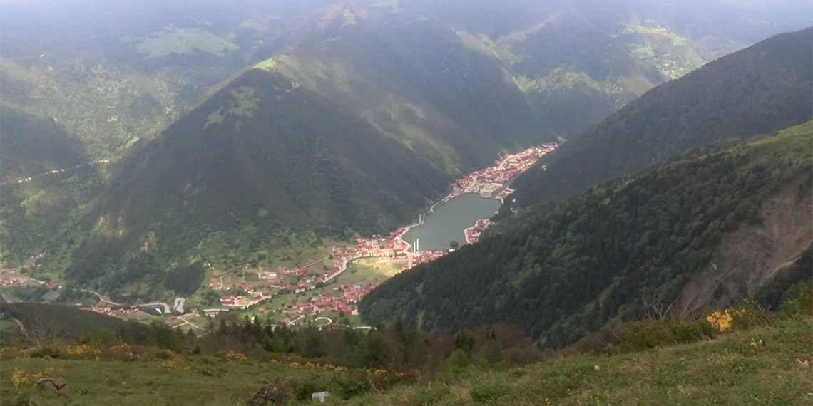 İstanbul Teknik Üniversitesi'nden (İTÜ) Prof. Dr. Mikdat Kadıoğlu, "İklim değişikliğinden en çok etkilenecek sektör özellikle kış turizmi, sonra yaz turizmi oluyor. Çok sıcak aylarda Karadeniz'e hücum olacak" dedi.
