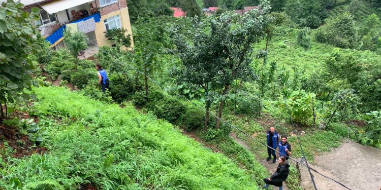 Rize'de heyelan sonrası hasar tespit