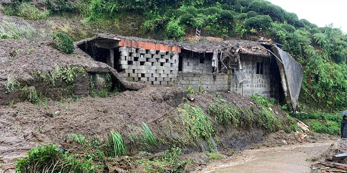 Rize'de sağanak sel ve heyelana neden oldu