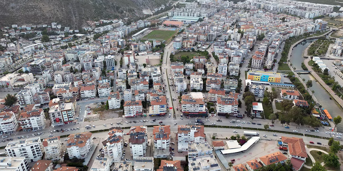 Sakin şehir finike 50 kilometre uzağındaki 3 diri fay hattı nedeniyle deprem tedirginliği yaşıyor.