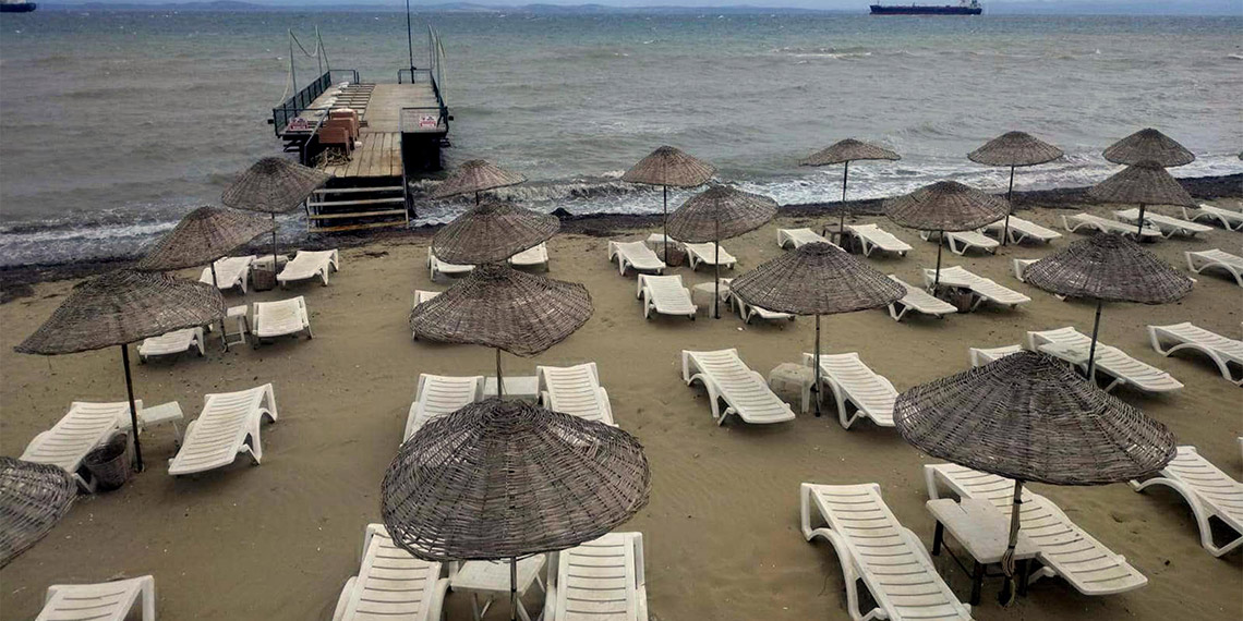 Şarköy'de fırtına uyarısı; tüm plajlar kapatıldı
