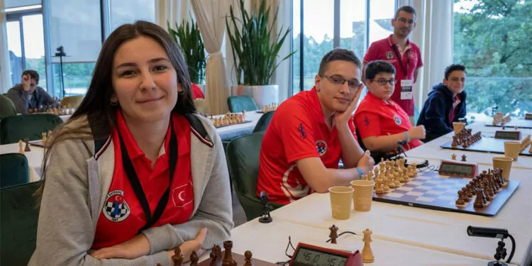 Türk satranç genç milli takımı olimpiyatlarda 2'nci oldu