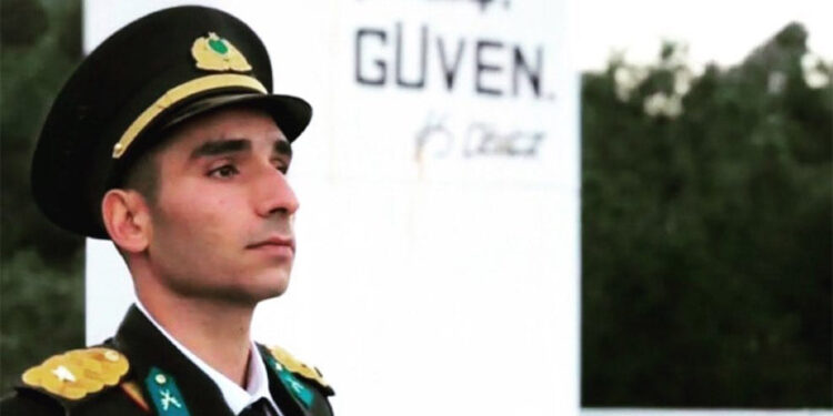 'İstifa et gel oğlum' dedim, 'gerekirse şehit olurum' dedi