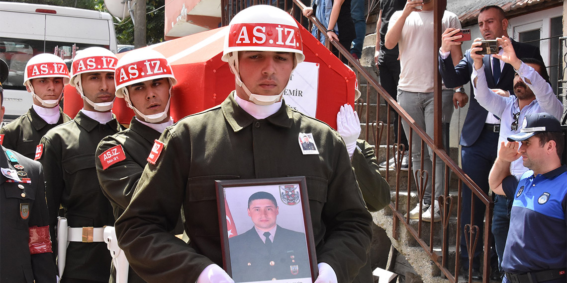 Şehit uzman çavuş Ali Demir son yolculuğuna uğurlandı