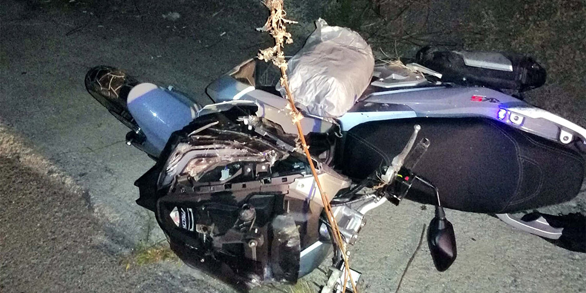 Servis minibüsünün arkadan çarptığı motosiklet sürücüsü öldü