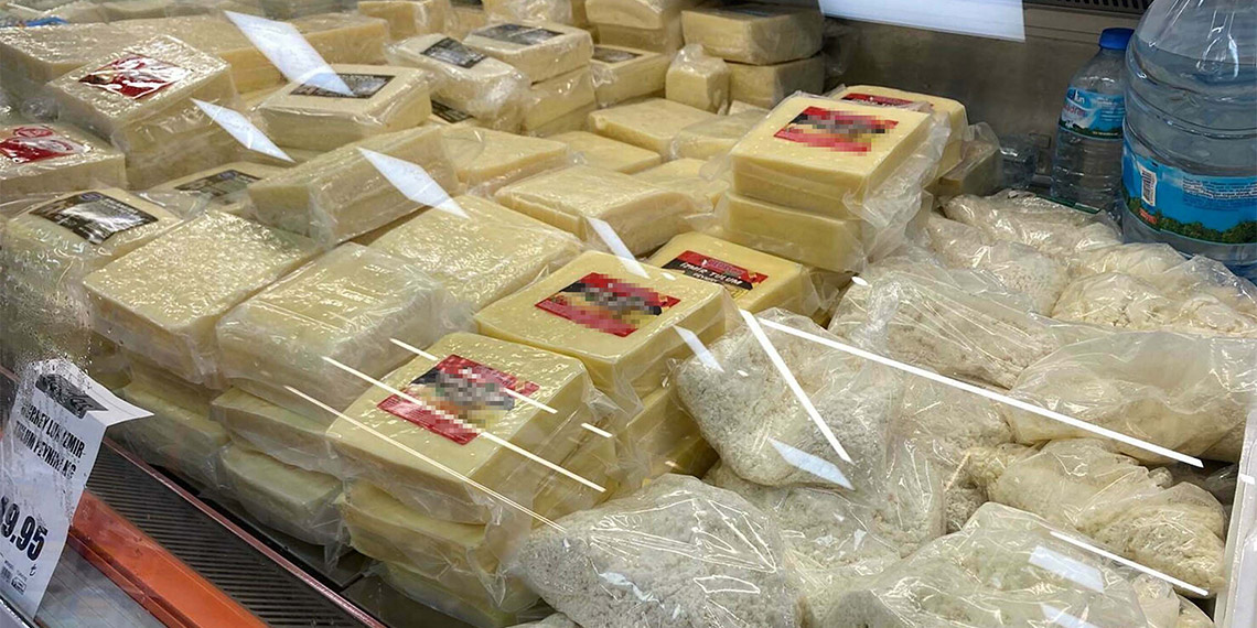 TMMOB Gıda Mühendisleri Odası İzmir Şube Yönetim Kurulu Başkanı Uğur Toprak, etkili olan yüksek hava sıcaklığının gıda zehirlenmesi riskini de arttırdığına dikkat çekerek,