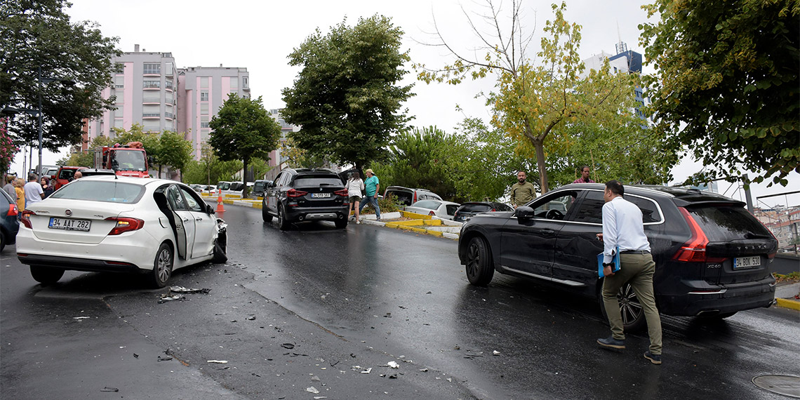 Yokuş aşağı kayan kamyon 7 araca çarptı