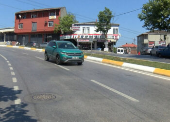Sultanbeyli'de mazot dökülen yolda 7 araç kaza yaptı