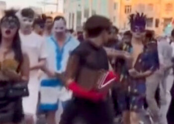 Taksim'de dolar dağıtanlara operasyon