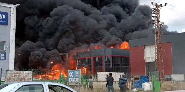 Tekirdağ'da kimya fabrikasında yangın